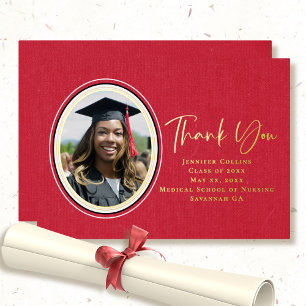 Invitación Con Relieve Metalizado Guión de agradecimiento rojo elegante para graduac