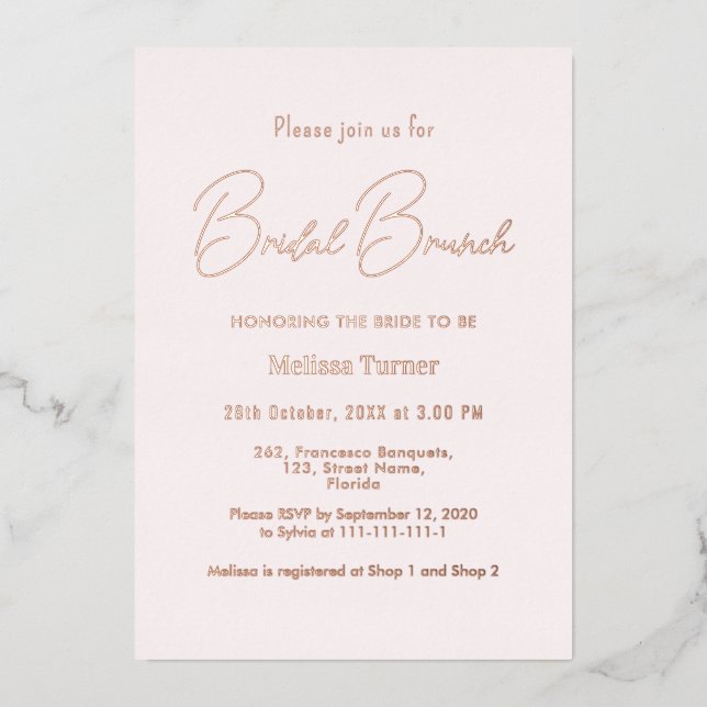 Invitación Con Relieve Metalizado Guión de caligrafía para brunch de novia rosa (Anverso)