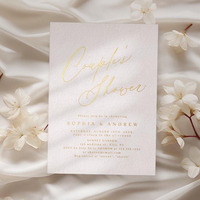 Invitación Con Relieve Metalizado Guión moderno elegante dorado parejas mínimas (Gold elegant modern script minimal couples shower foil invitation)
