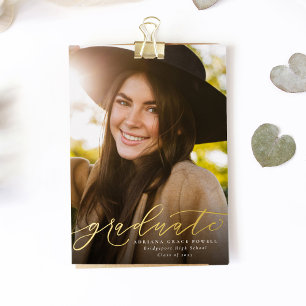 Invitación Con Relieve Metalizado Guión moderno simple graduación de una foto