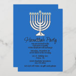 Invitación Con Relieve Metalizado Hanukkah Menorah Fiesta<br><div class="desc">Moda Hanukkah fiesta invitación Relieve metalizado hecha en azul,  con gráficos de una menorah de Relieve metalizado plateado y texto de personalizado de Relieve metalizado plateado. Personalice el texto del personalizado,  en el frente,  para que se ajuste a sus necesidades de fiesta de vacaciones.</div>