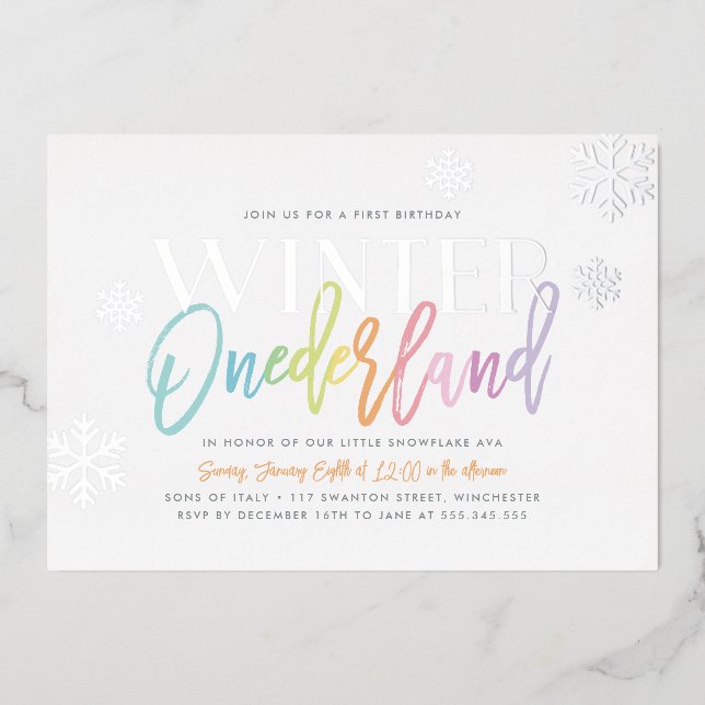 Invitación Con Relieve Metalizado Invierno Onederland Primer cumpleaños arcoiris (Anverso)