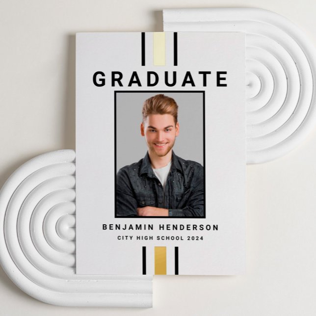 Invitación Con Relieve Metalizado Invitación moderna de graduación de Relieve metali (Modern Black Gold Foil Graduation Announcement)