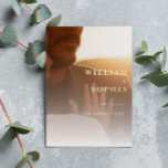 Invitación Con Relieve Metalizado La tipografía minimal moderna, foto de Save the Da<br><div class="desc">Moderna fotografía de tipografía mínima Guardar la invitación al Relieve metalizado de fecha</div>