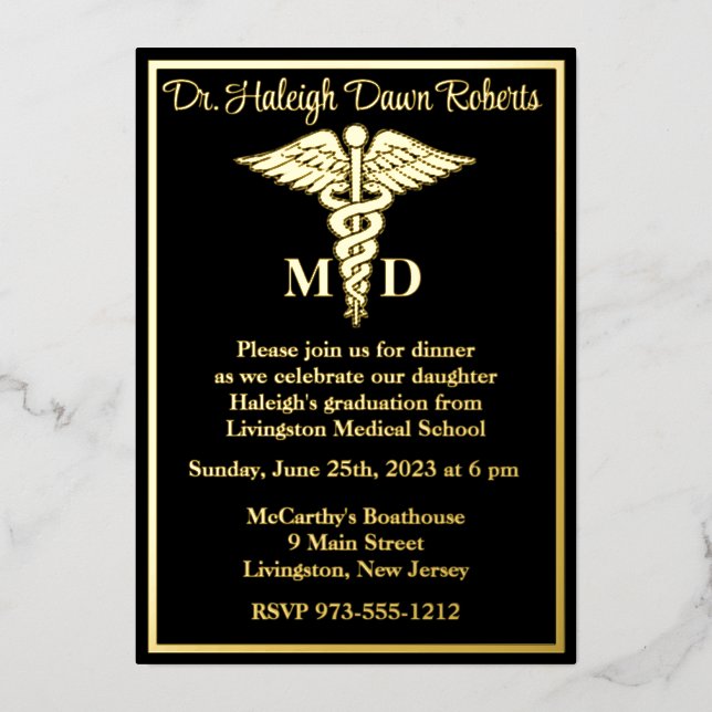 Invitación Con Relieve Metalizado Licenciatura en Medicina, Negro/Oro (Anverso)