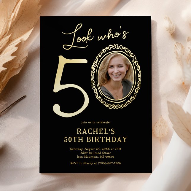 Invitación Con Relieve Metalizado Look Who's 50 Photo Adult Birthday (Subido por el creador)