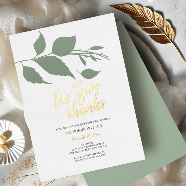 Invitación Con Relieve Metalizado Los amigos verdes y blancos que dan (Thanksgiving invitations gold foil and sage green leaves by Victoria Grigaliunas Do Tell A Belle)