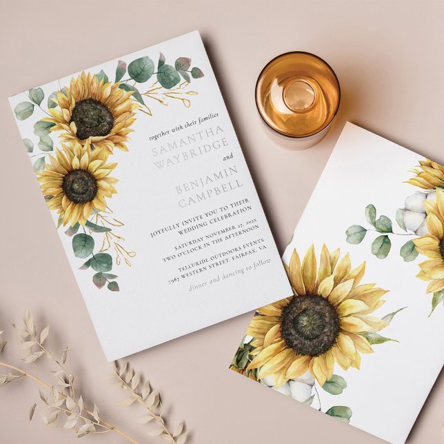 Invitación Con Relieve Metalizado Los girasoles y el eucalipto Boda ruso plateado (Sunflower Eucalyptus Wedding Floral Silver Foil Invitation)