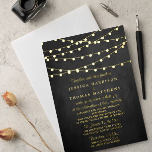 Invitación Con Relieve Metalizado Luces de Cuerda Modernas en Boda de Pizarra Real