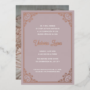 Invitación Con Relieve Metalizado Marco ornamentado moderno de quinceañera de color