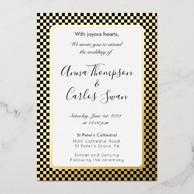 Invitación Con Relieve Metalizado Mármol negro y dorado elegante (Anverso)