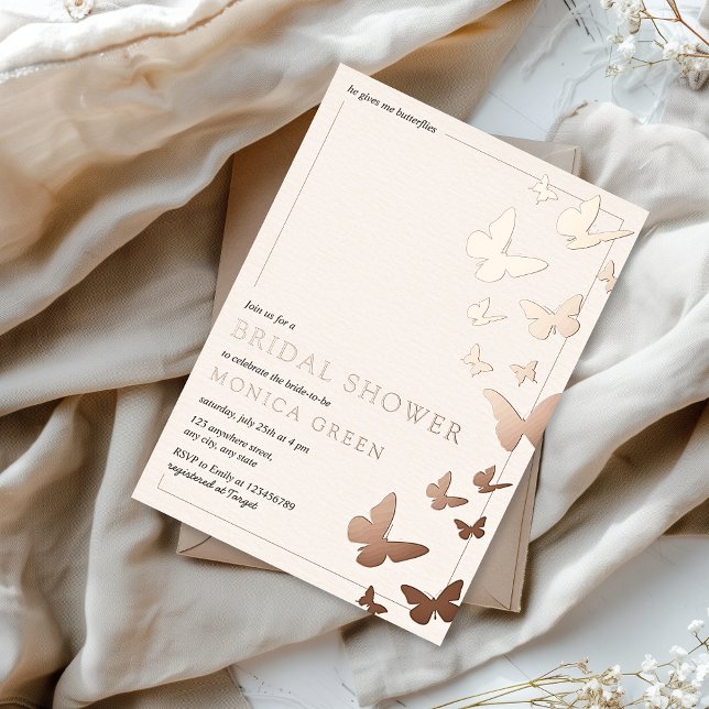 Invitación Con Relieve Metalizado Me da mariposas Elegant Bridal Shower (He gives me butterflies Real Rose Gold Foil Bridal Shower Invitation)