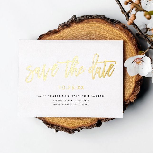 Invitación Con Relieve Metalizado Minimal Modern Script  Save The Date Oro (Subido por el creador)
