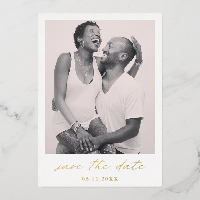 Invitación Con Relieve Metalizado Moda Caligrafía Boda de Oro Save the Date (Anverso)