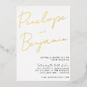 Invitación Con Relieve Metalizado Moda moderna Script Handwriting Gold Boda blanco