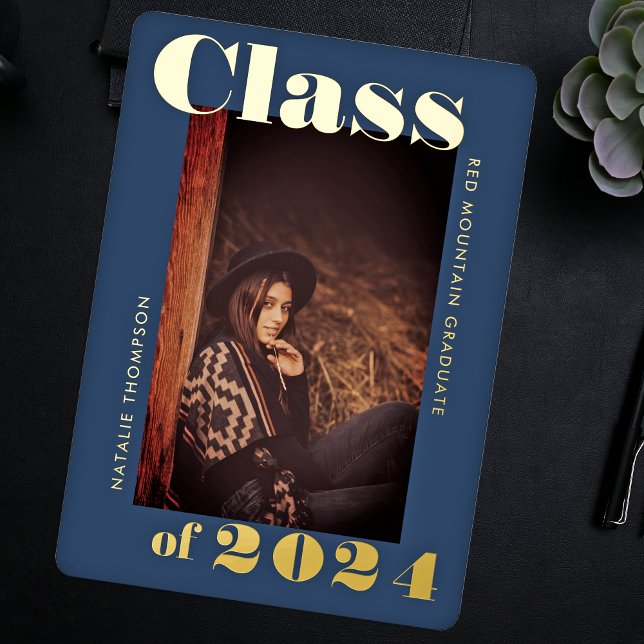 Invitación Con Relieve Metalizado Modern Bold Typography 2024 (Subido por el creador)