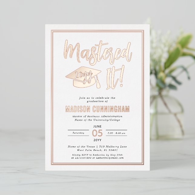 Invitación Con Relieve Metalizado Modern Mastered It Master's Degree Graduation  (Anverso de pie)