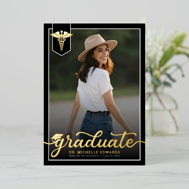 Invitación Con Relieve Metalizado Modern Medical School Graduate Photo Graduation (Anverso de pie)