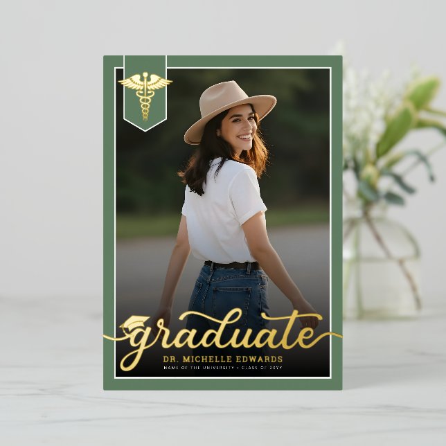 Invitación Con Relieve Metalizado Modern Medical School Graduate Photo Graduation (Anverso de pie)