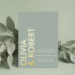 Invitación Con Relieve Metalizado Modern Sage Green Boda Minimalista audaz<br><div class="desc">Una invitación casera sencilla y moderna con nombres de Relieves metalizados dorados de tipografía audaz,  color verde sabio y diseño minimalista.</div>