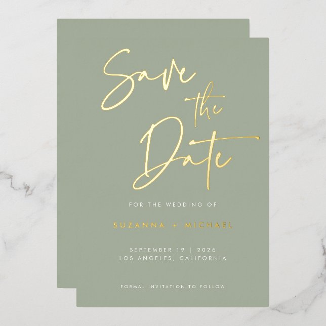 Invitación Con Relieve Metalizado Modern Sage Green Calligraphy Boda Gold (Anverso/Reverso)