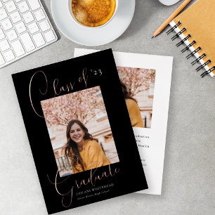Invitación Con Relieve Metalizado Moderna clase fotográfica de graduación negra