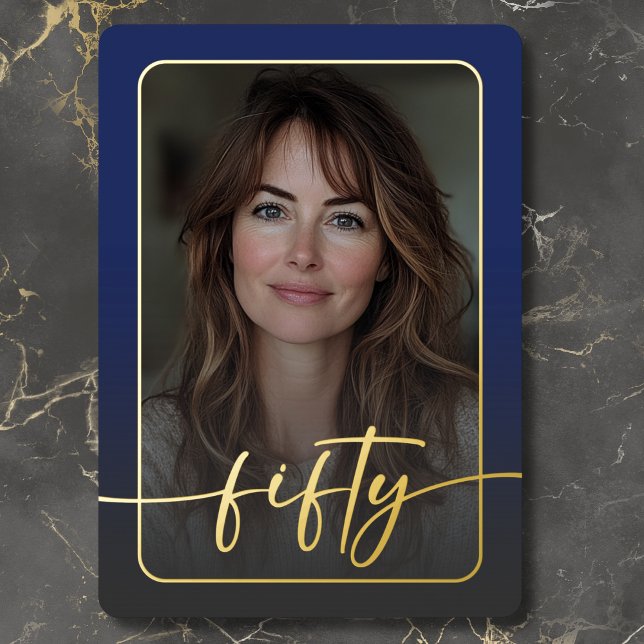 Invitación Con Relieve Metalizado Moderna foto azul minimal 50º cumpleaños (Modern Minimal Blue Photo Fiftieth Birthday Foil Invitation)