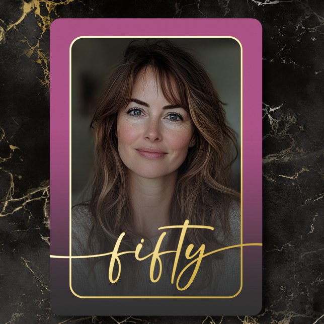 Invitación Con Relieve Metalizado Moderna foto rosa mínima 50 años (Modern Minimal Pink Photo Fiftieth Birthday Foil Invitation)