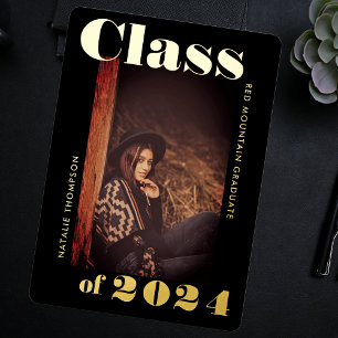 Invitación Con Relieve Metalizado Moderna tipografía audaz 2024 Partido de Graduació