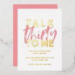 Invitación Con Relieve Metalizado Moderna tipografía mínima giradamente rosa 30<br><div class="desc">Háblame de la moderna tipografía mínima giradamente rosa tarjeta de invitación de 30 años. Parte de una colección.</div>