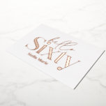 Invitación Con Relieve Metalizado Moderna tipografía mínima simple cumpleaños número<br><div class="desc">Moderna tipografía minimalista simple Relieve metalizado de oro 60 cumpleaños invitación. Parte de una colección contemporánea.</div>