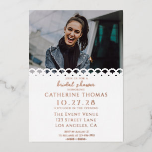 Invitación Con Relieve Metalizado Moderna y elegante ducha de novia con foto de enca