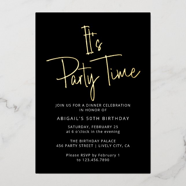 Invitación Con Relieve Metalizado Moderna y elegante fiesta de cumpleaños en negro y (Anverso)