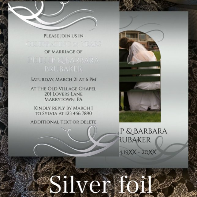 Invitación Con Relieve Metalizado Moderno 25 Aniversario del Arco Boda Foto Plata (Customize this elegant stylish silver foil 25th wedding anniversary party invitation with arch photo)
