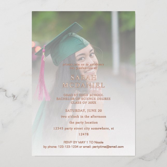 Invitación Con Relieve Metalizado Moderno 2 Fade Fade Graduation Party (Anverso)