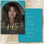 Invitación Con Relieve Metalizado Moderno Arco Mínimo Turquesa Cincuenta Cumpleaños<br><div class="desc">Celebre con un estilo tranquilo y elegante con esta invitación de fiesta de 50 años, sencilla y moderna, diseñada con un estilo que se trata de usted. Con tu foto favorita en forma de arco bajo un overlay ligeramente oscuro y con un borde de Relieve metalizado real. Un Relieve metalizado...</div>