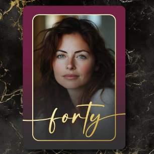 Invitación Con Relieve Metalizado Moderno Mínimo Borgoña Foto Cuarenta Cumpleaños