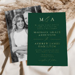 Invitación Con Relieve Metalizado Moderno y elegante Monograma Verde Boda de fotogra<br><div class="desc">Invitación minimalista y moderna a la boda con sus iniciales de monograma y los detalles de boda mostrados en letras de Relieve metalizado dorado con acentos caligráficos. El fondo verde puede cambiarse a un color de su elección. La invitación a la boda del Relieve metalizado se invierte para mostrar la...</div>