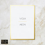 Invitación Con Relieve Metalizado Moderno y minimalista Boda de borde dorado elegant<br><div class="desc">Esta moderna y elegante invitación a la boda es perfecta para un evento elegante. Cuenta con un brillante borde de Relieve metalizado dorado y una tipografía contemporánea. Es sencillo,  mínimo y moda,  el diseño perfecto para su día especial.</div>