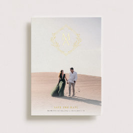 Invitación Con Relieve Metalizado Monograma de diamantes con flores oro salva la fec