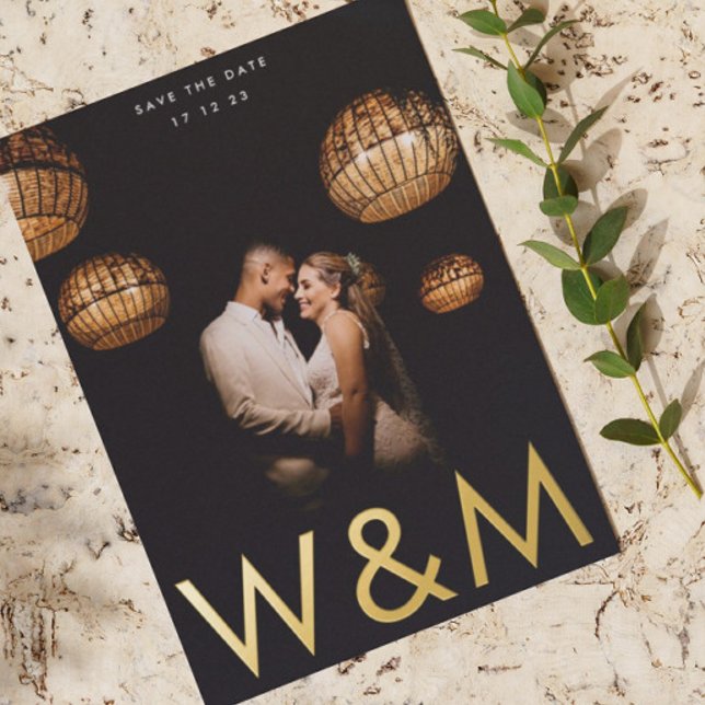 Invitación Con Relieve Metalizado Monograma de fotografía dorada ultramoderno Ahorra (Subido por el creador)