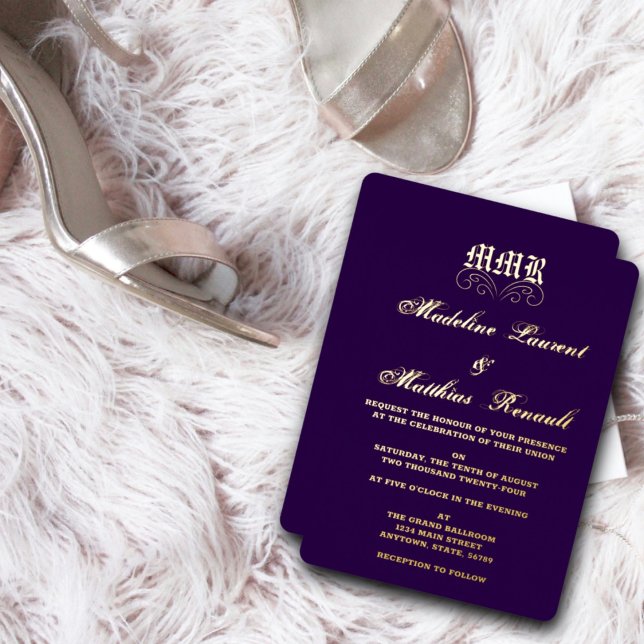 Invitación Con Relieve Metalizado Monograma elegante morado oscuro y Boda dorado (Subido por el creador)