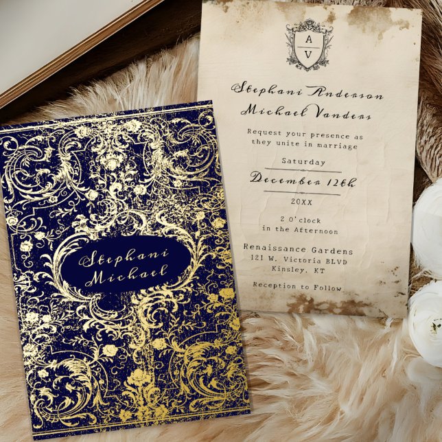 Invitación Con Relieve Metalizado Monograma Escudo Antigüo Boda azul de la Marina De (A Gold Foil Wedding Invitation with with scrolled Floral Design and a Antique Vintage look)