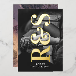Invitación Con Relieve Metalizado Monograma Púrpura Caída Guardar La Fecha