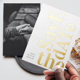 Invitación Con Relieve Metalizado Monograma Sage Green White Save The Date