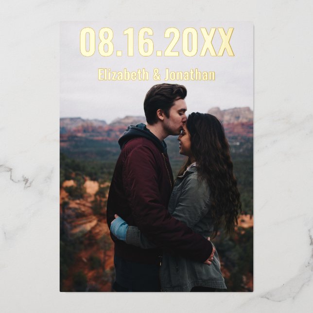 Invitación Con Relieve Metalizado Montañas Rústicas Salvan La Fecha (Anverso)