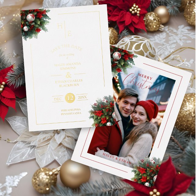 Invitación Con Relieve Metalizado Navidades florales de moda Iniciales a la moda Fot (Trendy Initials Floral Christmas Bouquets Metallic Foil Holidays Card as a Wedding Photo Save Date.)