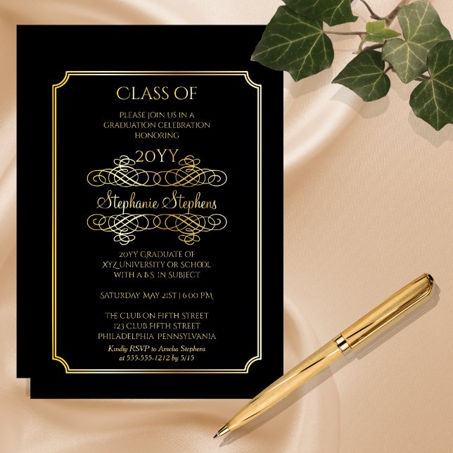 Invitación Con Relieve Metalizado Negro elegante | Fiesta de graduación de la Univer (Elegant Black College or University Graduation Announcement and Party Gold Foil Invitation)