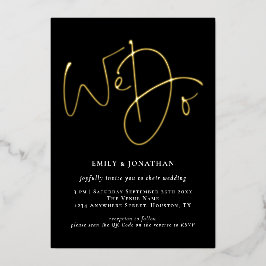Invitación Con Relieve Metalizado Nos Casamos Escritura QR Código Dorado Holográfico