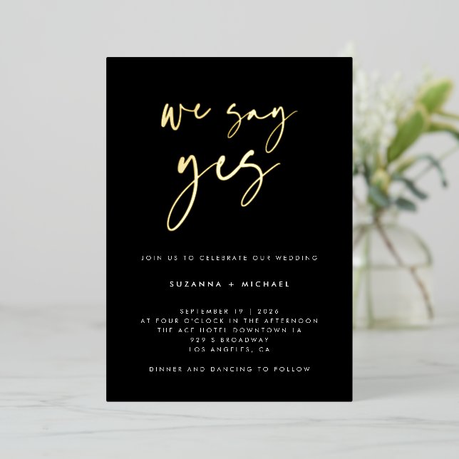 Invitación Con Relieve Metalizado Nosotros decimos sí el oro del Boda de caligrafía  (Anverso de pie)